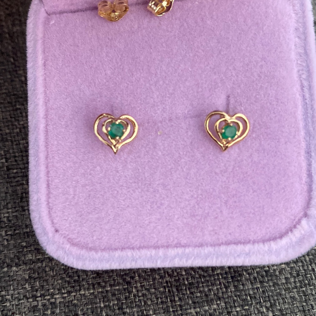 14kt Hearth Shape